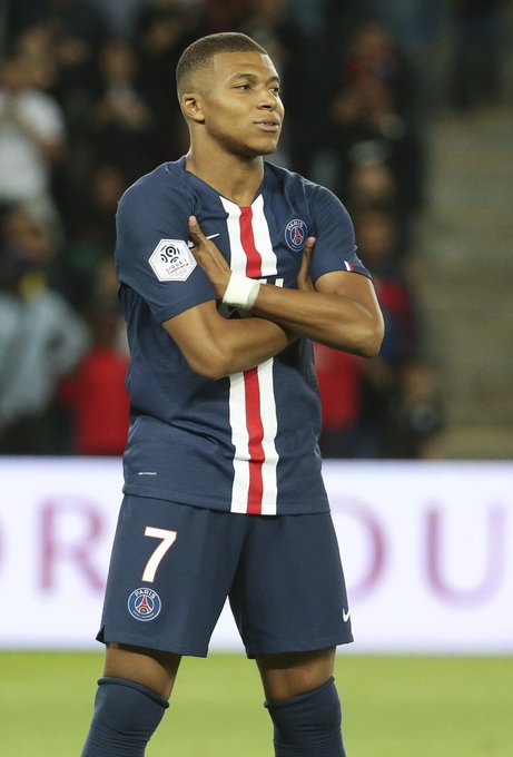 稳定！马尔卡宁全场18中11轰30分8篮板