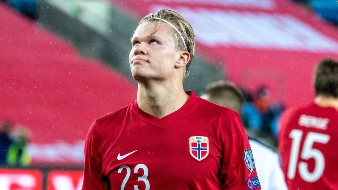 邮报：红军旧将阿格退役后经营污水处理企业，还投资纹身公司