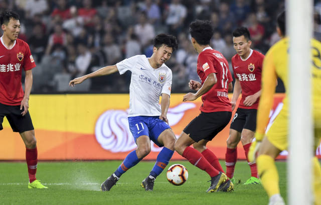 世界杯小组赛抽签出炉，各组形势复杂，韩国、意大利、巴西等队有望晋级，美国、土耳其等队面临挑战。