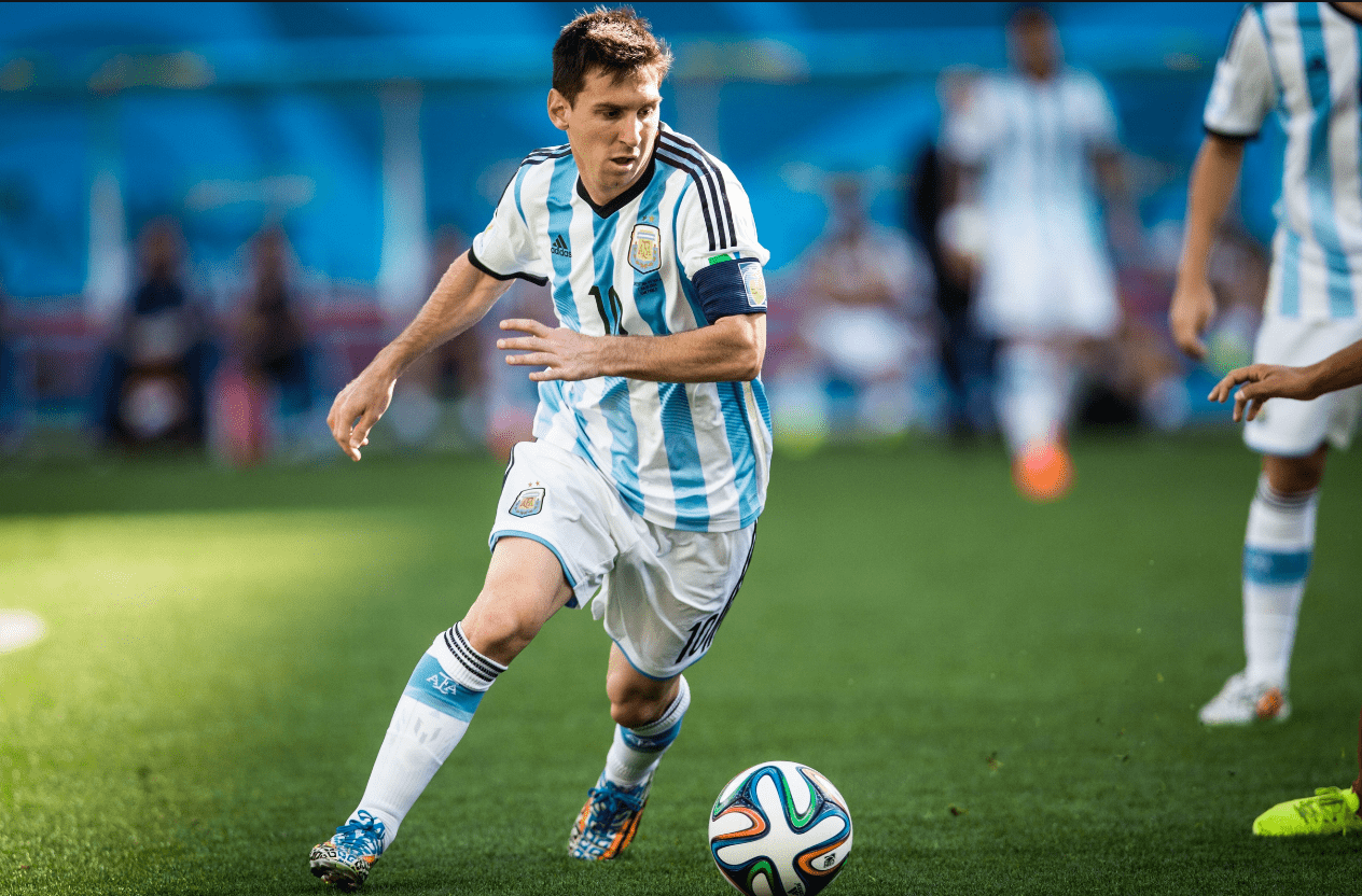 半场：海港0-0柔佛新山，陈威屡献神扑，格劳德尔逃红牌