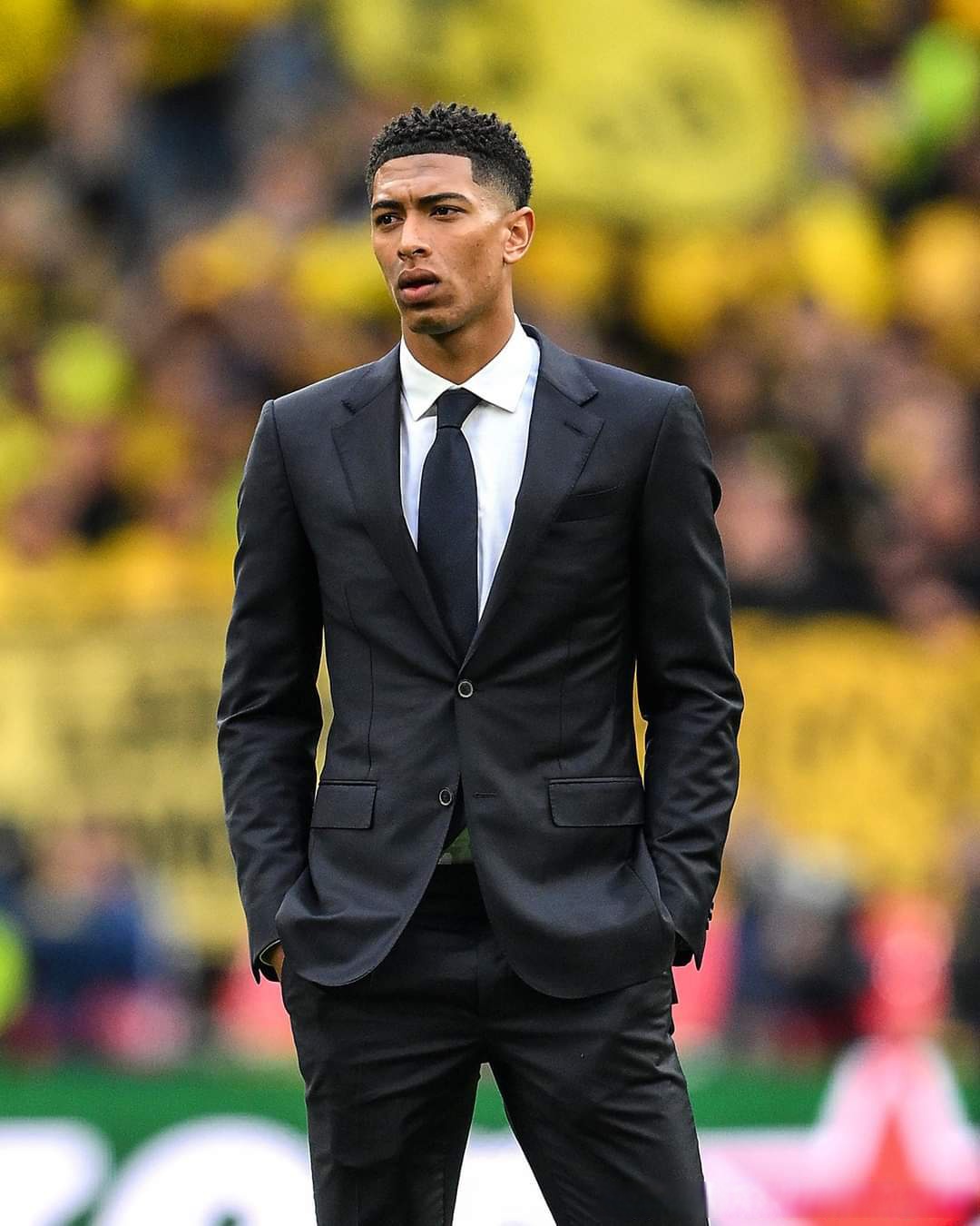 篮球火箭主力球员赛后接受采访